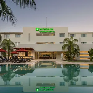 https://holiday-inn-express-playa-del-carmen.quintano-roohotels.com