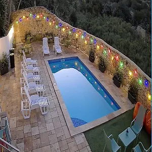  Hostel Follow The Sun Boutique - Pool, Breakfast & Sea Views Μάλτα