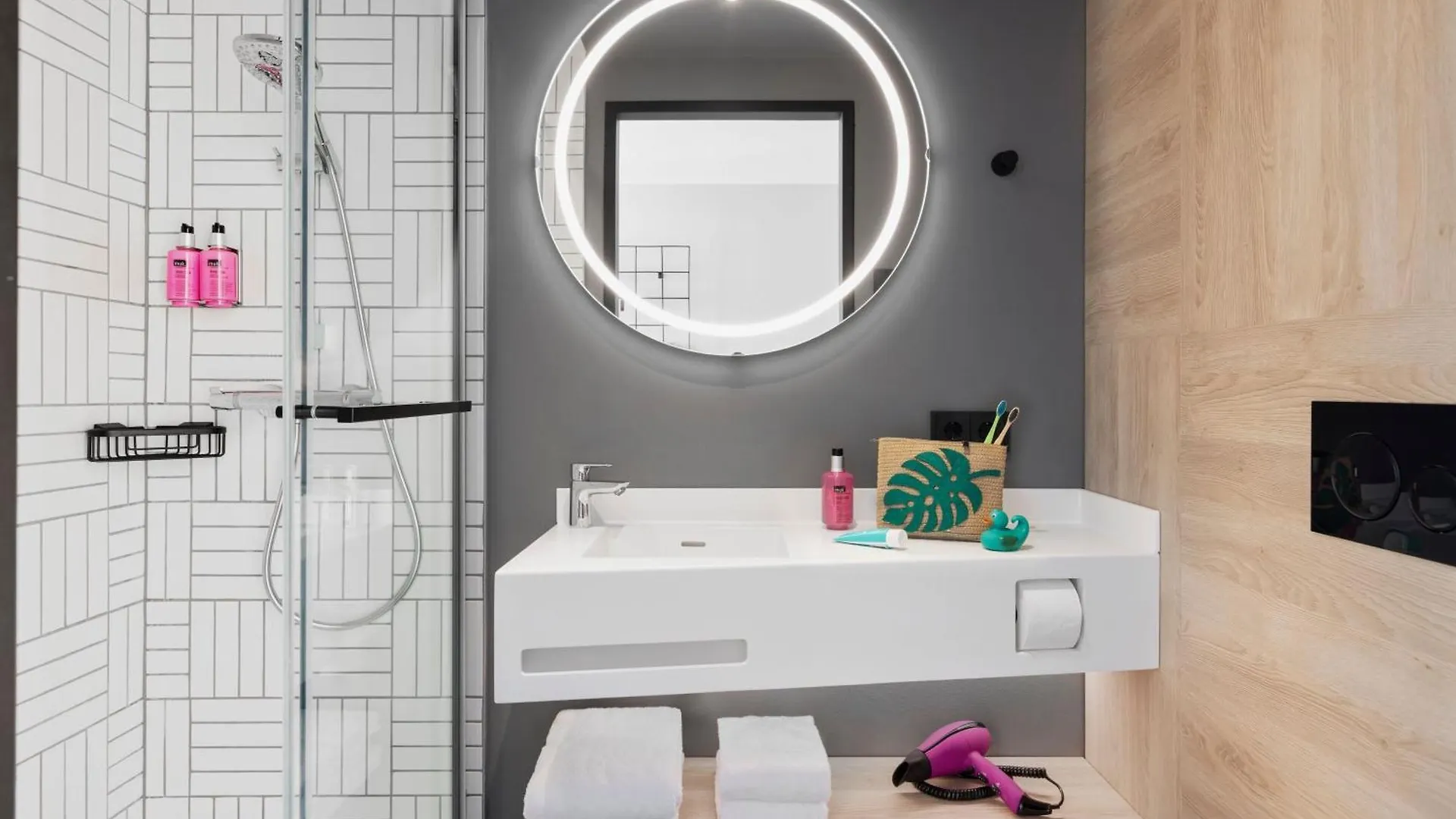 Moxy Vienna City East Hotel